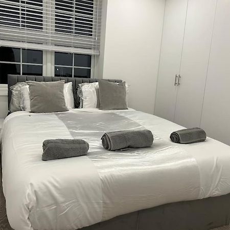1 Bed High Quality Modern Flat Lejlighed Edgware Eksteriør billede