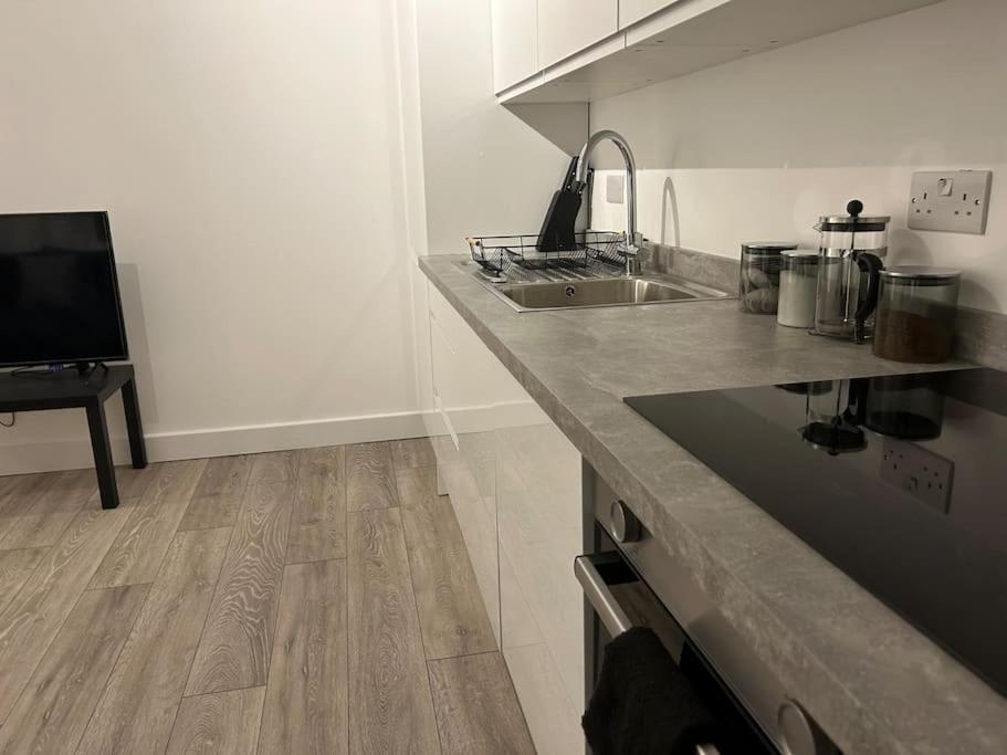1 Bed High Quality Modern Flat Lejlighed Edgware Eksteriør billede