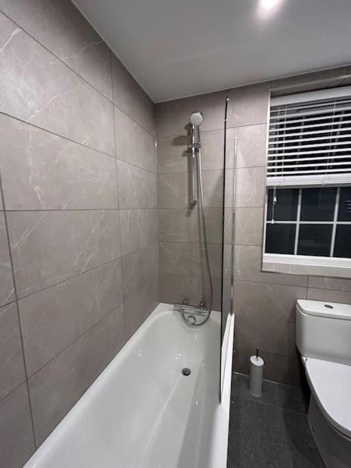 1 Bed High Quality Modern Flat Lejlighed Edgware Eksteriør billede