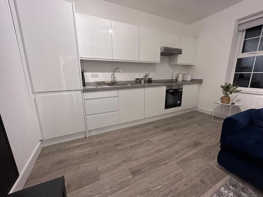 1 Bed High Quality Modern Flat Lejlighed Edgware Eksteriør billede