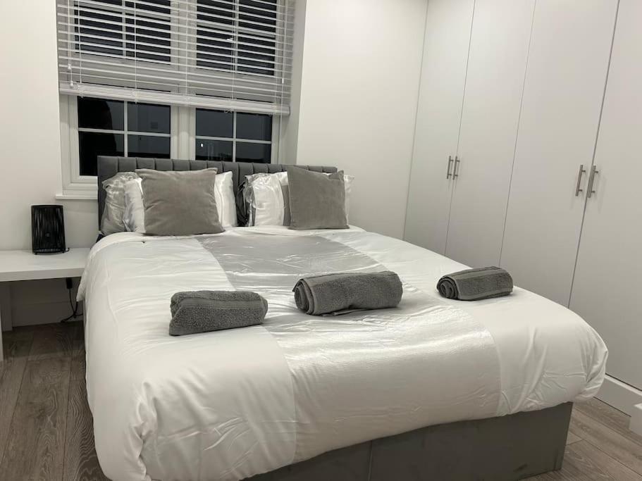 1 Bed High Quality Modern Flat Lejlighed Edgware Eksteriør billede